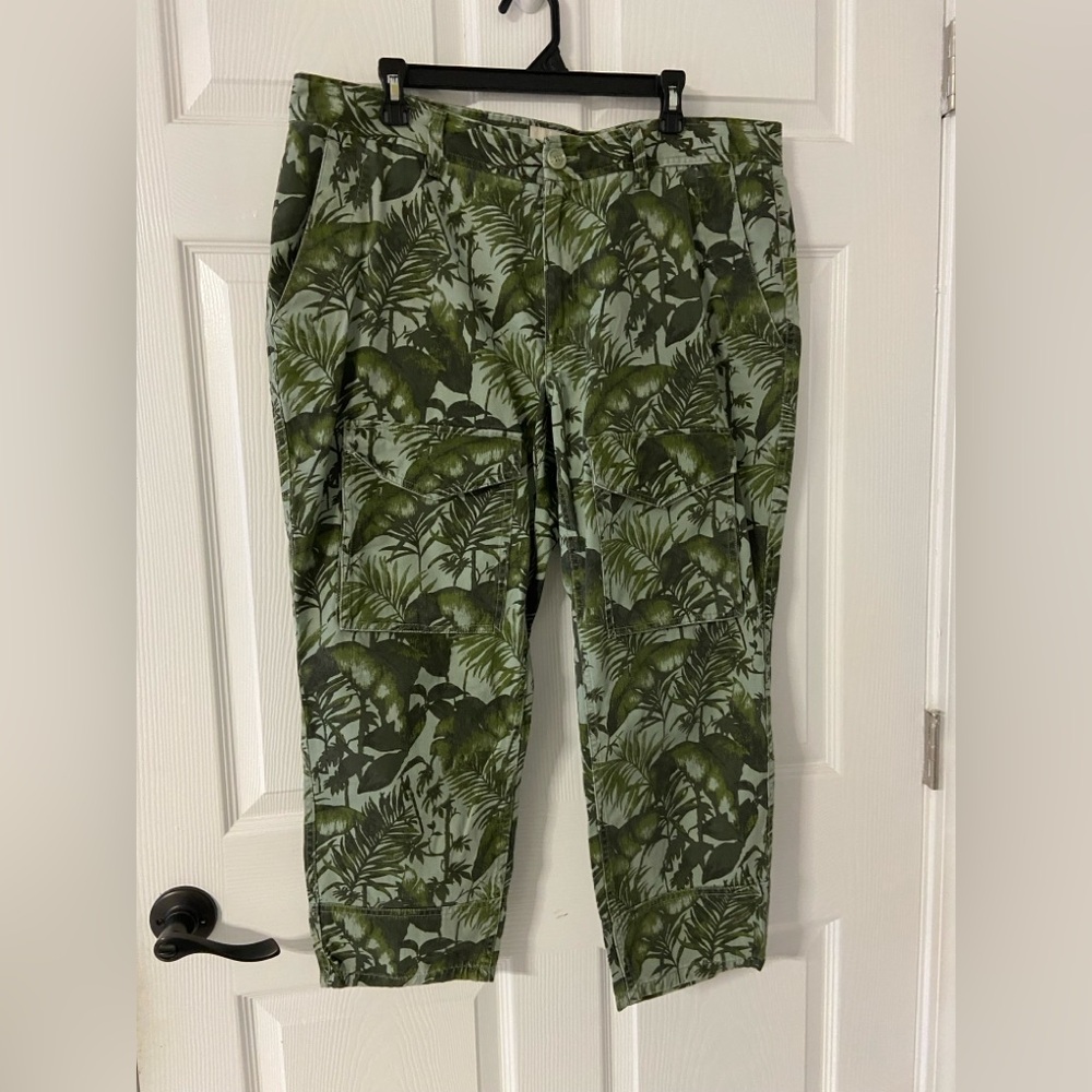 T12- SUN+STONE Tropical Green Cargo Cropped Pants